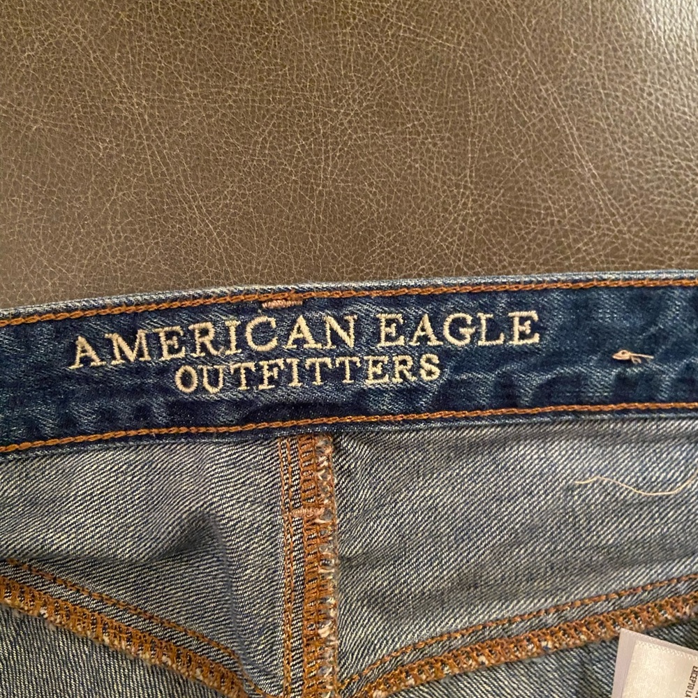 embroidered denim shorts - Picture 3 of 4